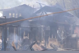 Jammu-Kashmir : डल झील पर आग लगने से हाउसबोट और कॉटेज जलकर राख 6