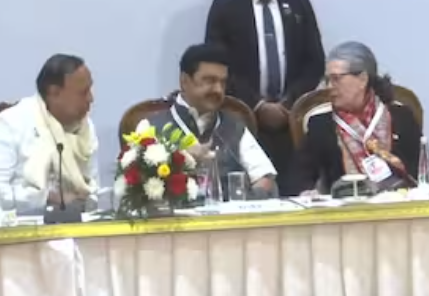 'इंडिया' की बैठक खत्म, ममता बनर्जी ने PM के लिए मल्लिकार्जुन खड़गे का नाम रखा 7