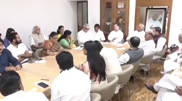 खड़गे के आवास पर INDIA गठबंधन के नेताओं की बैठक 3