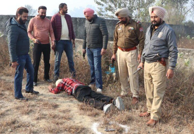 जालंधर में पुलिस और गैंगस्टरों के बीच मुठभेड़ जालंधर में पुलिस और गैंगस्टरों के बीच मुठभेड़