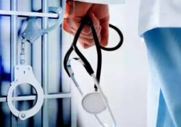 Fake Doctor Arrested: नकली डॉक्टरों का पर्दाफाश, जानें कैसे हो रहे हैं बड़े खुलासे!