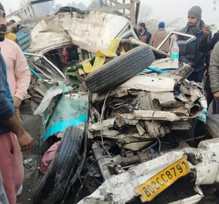 पंजाब : कैंटर और पिकअप गाड़ी के बीच जबरदस्त टक्कर, 8 लोगों की  मौ+त