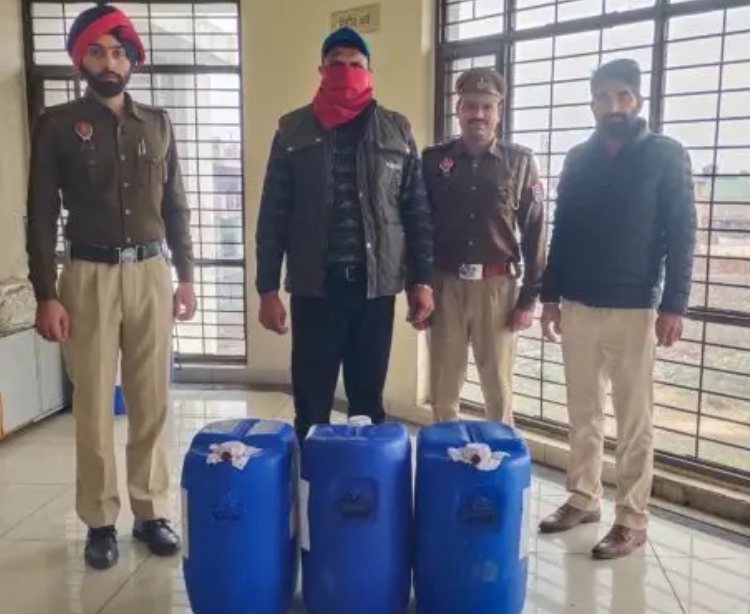 अवैध शराब की 15 पेटी बरामद कर आरोपी गिरफ्तार