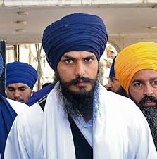 अमृतपाल सिंह के 7 साथियों को लाया गया पंजाब अमृतपाल सिंह के 7 साथियों को लाया गया पंजाब