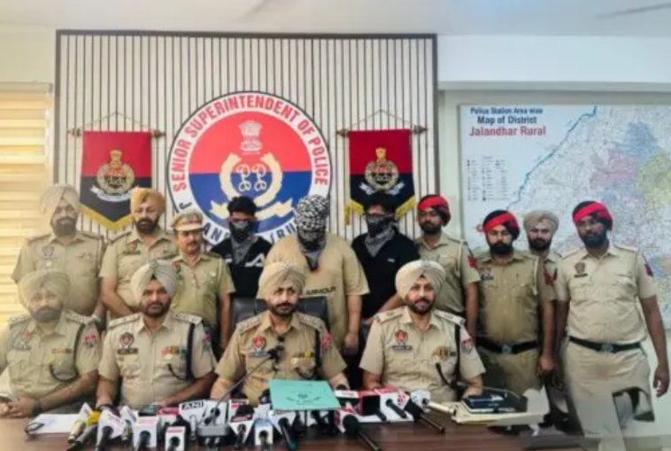 देहात पुलिस ने खालिस्तानी नारे लिखने के मामले में 3 आरोपियों को किया काबू देहात पुलिस ने खालिस्तानी नारे लिखने के मामले में 3 आरोपियों को किया काबू