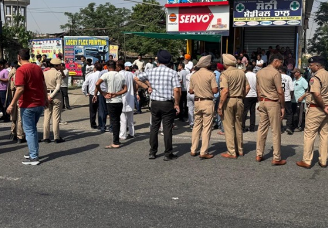 मेन हाईवे बंद! पंजाब में लगा लंबा जाम