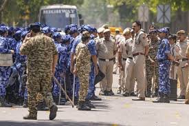 Punjab : चप्पे-चप्पे पर पुलिस और सेना ने बढ़ाई चौकसी Punjab : चप्पे-चप्पे पर पुलिस और सेना ने बढ़ाई चौकसी