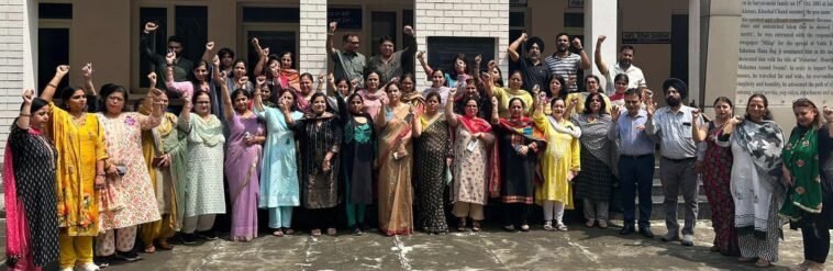 एचएमवी कॉलेज स्टाफ की सहमति के बिना नहीं होगा ऑटोनोमस _डीएवी मैनेजिंग कमेटी नई दिल्ली ने दिया पूरा भरोसा, 11 दिन चला धरना समाप्त एचएमवी कॉलेज स्टाफ की सहमति के बिना नहीं होगा ऑटोनोमस _डीएवी मैनेजिंग कमेटी नई दिल्ली ने दिया पूरा भरोसा, 11 दिन चला धरना समाप्त