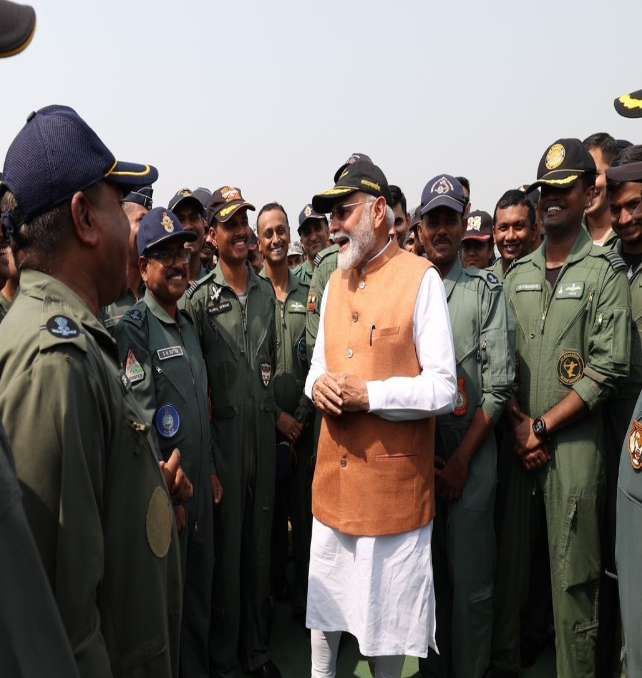 आदमपुर एयरबेस पहुंचे PM Modi