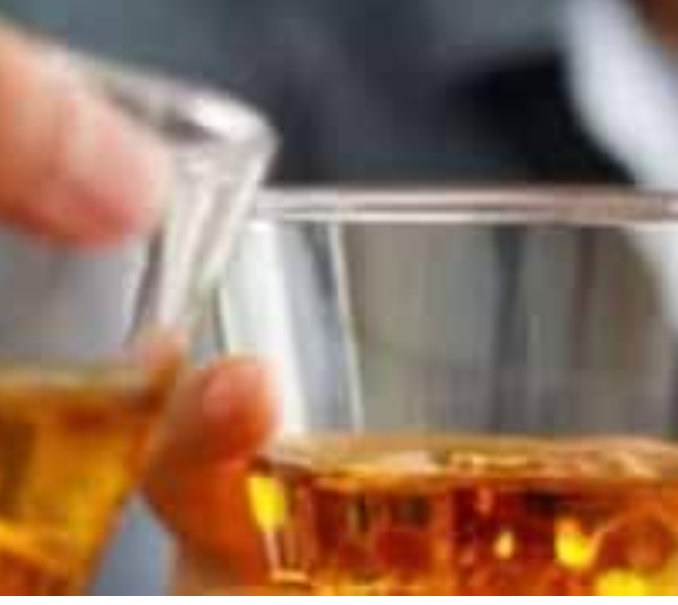 पंजाब में शराब पीने वालों को झटका!