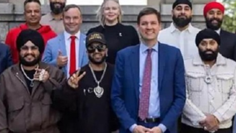 विवादों में पंजाबी सिंगर Jazzy B