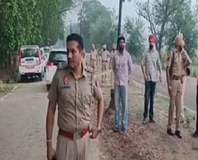 पंजाब में गैंगस्टर ने पुलिस पर की फायरिंग! पंजाब में गैंगस्टर ने पुलिस पर की फायरिंग!