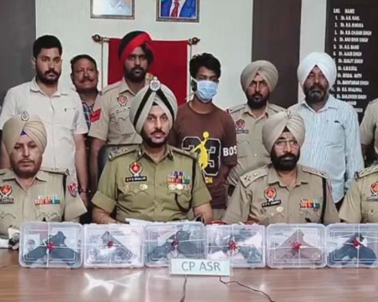 खतरनाक हथियारों समेत एक आरोपी गिरफ्तार