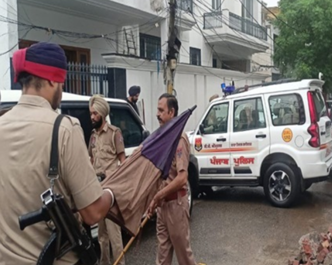 बिक्रम मजीठिया के घर विजिलेंस की Raid