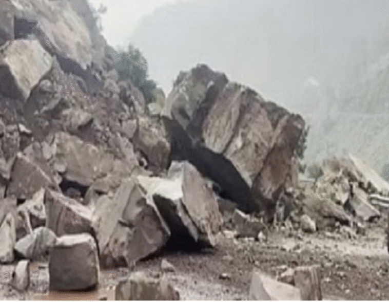 Punjab से जम्मू-कश्मीर आने जाने वाले रास्ते बंद! Punjab से जम्मू-कश्मीर आने जाने वाले रास्ते बंद!