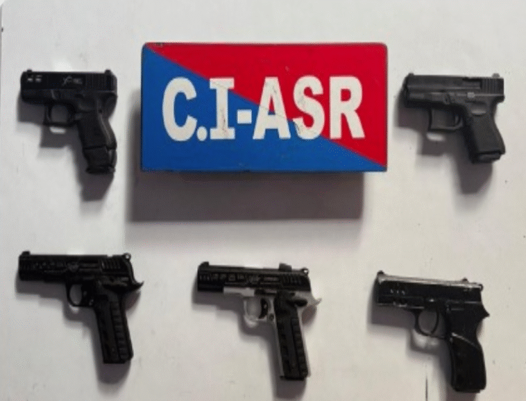 सीमा पार से खतरनाक हथियारों सहित तस्कर गिरफ्तार