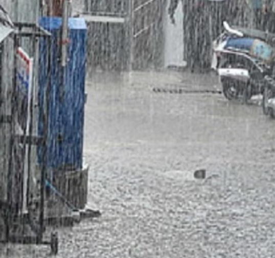 इन तारीखों में भारी बारिश की चेतावनी इन तारीखों में भारी बारिश की चेतावनी