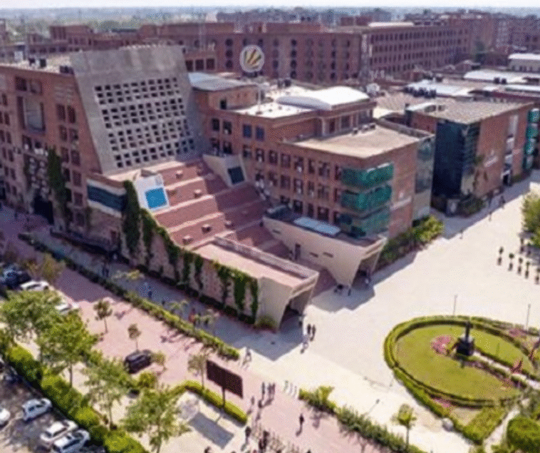 मशहूर विश्वविद्यालय LPU में लग गई पाबंदी मशहूर विश्वविद्यालय LPU में लग गई पाबंदी