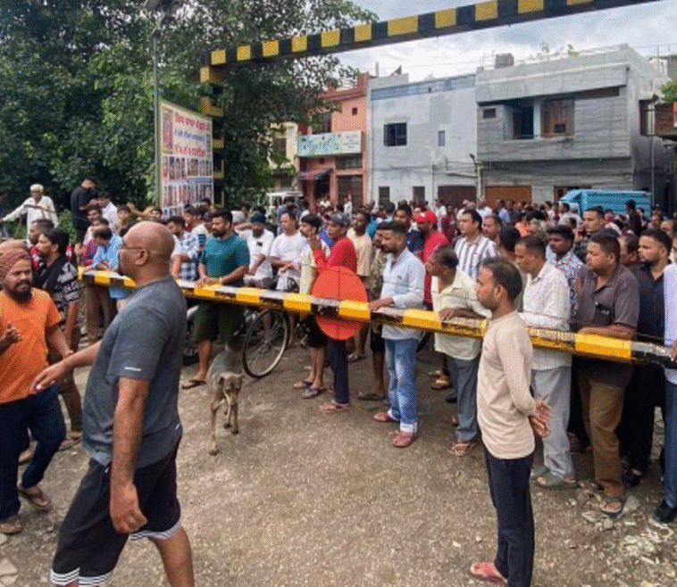 सोढल मेले दौरान यह फाटक बंद सोढल मेले दौरान यह फाटक बंद