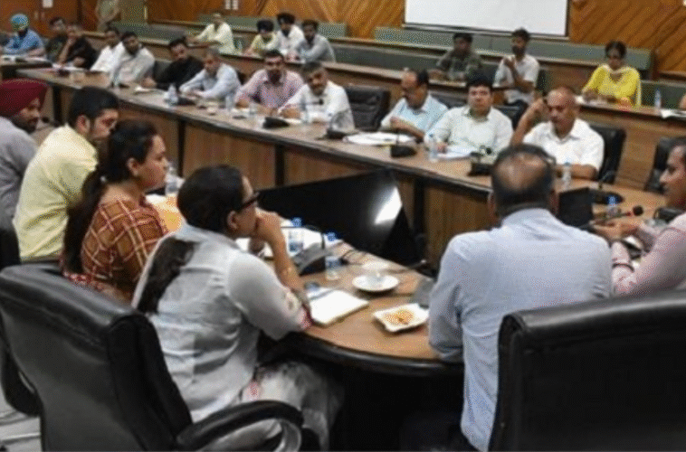 DC ने जालंधर और गुरदासपुर के अधिकारियों से की मीटिंग