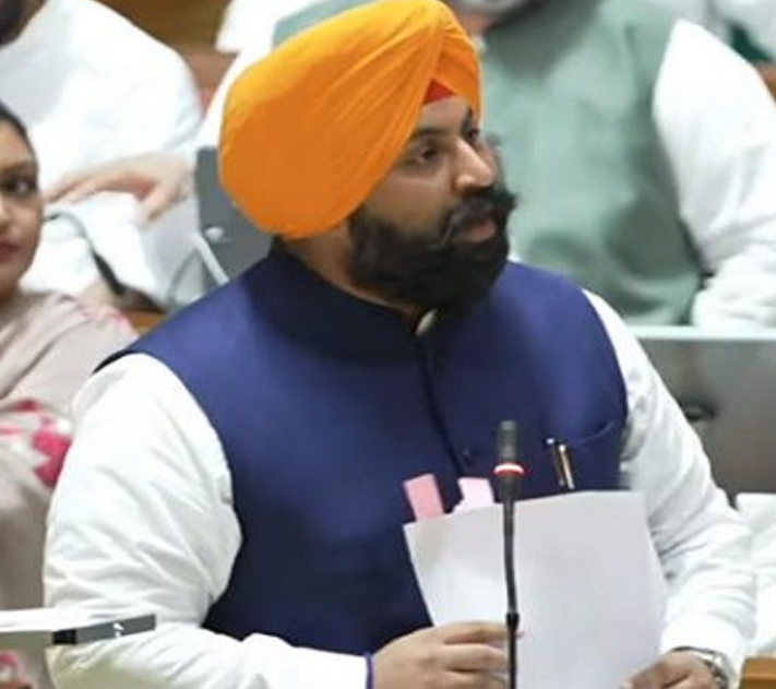 बाढ़ के मुद्दे पर विधानसभा में हंगामा