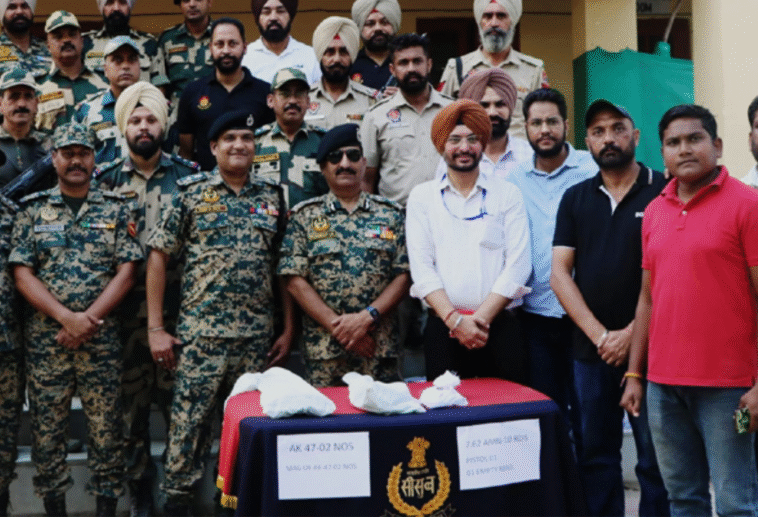 2 एके-47 राइफलें, 1 पिस्तौल और 10 जिंदा कारतूस बरामद