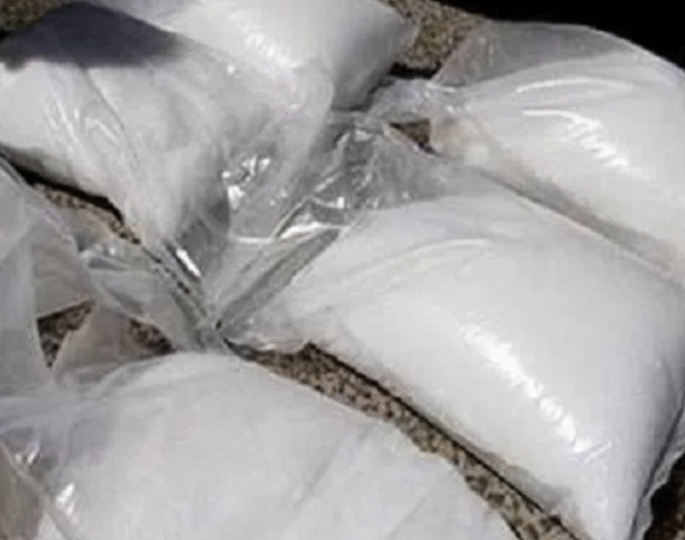 भारी मात्रा में हेरोइन और खाली मैगजीन बरामद भारी मात्रा में हेरोइन और खाली मैगजीन बरामद