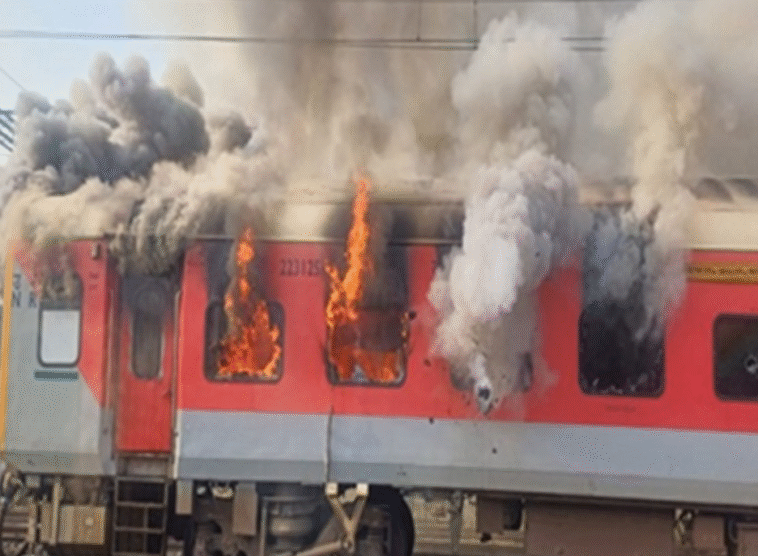 पंजाब में यात्रियों से भरी Train में लगी आग