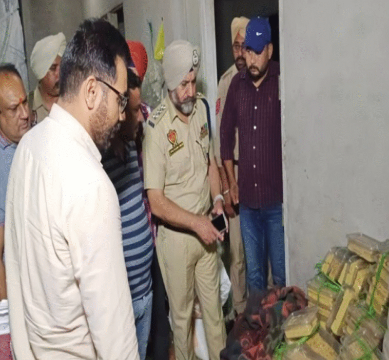 शहर में फूड सेफ्टी टीम की कार्रवाई शहर में फूड सेफ्टी टीम की कार्रवाई