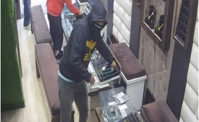 जालंधर: दिनदहाड़े बंदूक की नोक पर बड़ी लूट