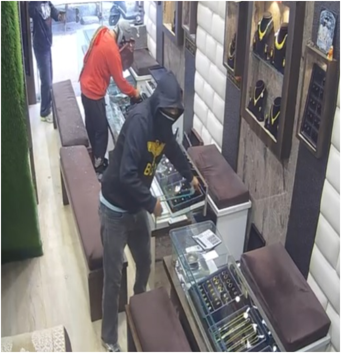 जालंधर: दिनदहाड़े बंदूक की नोक पर बड़ी लूट