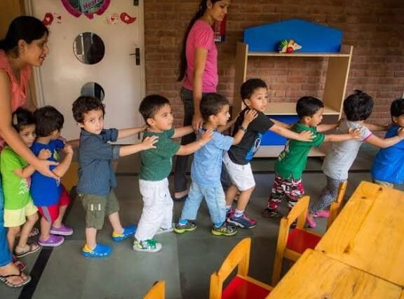 प्लेवे स्कूलों को सख्त आदेश जारी