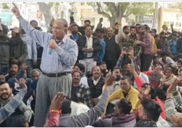 मेयर हाउस के बाहर जबरदस्त प्रदर्शन