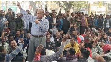 मेयर हाउस के बाहर जबरदस्त प्रदर्शन