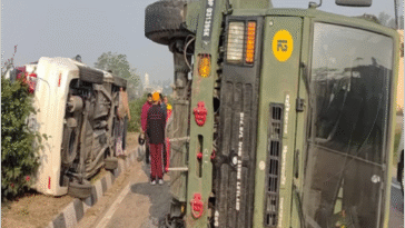 जालंधर-पठानकोट हाईवे पर फौजियों से भरा Truck पलटा