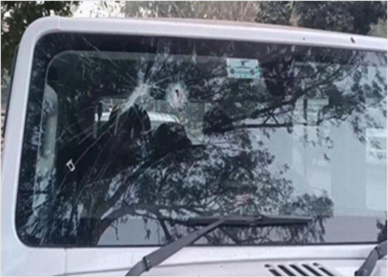 मोहाली में भाजपा नेता की थार पर गोलीबारी मोहाली में भाजपा नेता की थार पर गोलीबारी