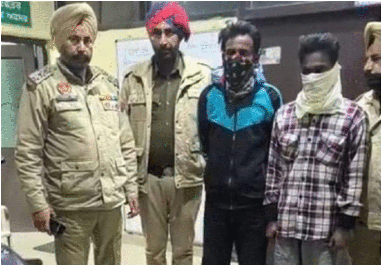 20 मोबाइल फोन सहित 2 शातिर लुटेरे गिरफ्तार