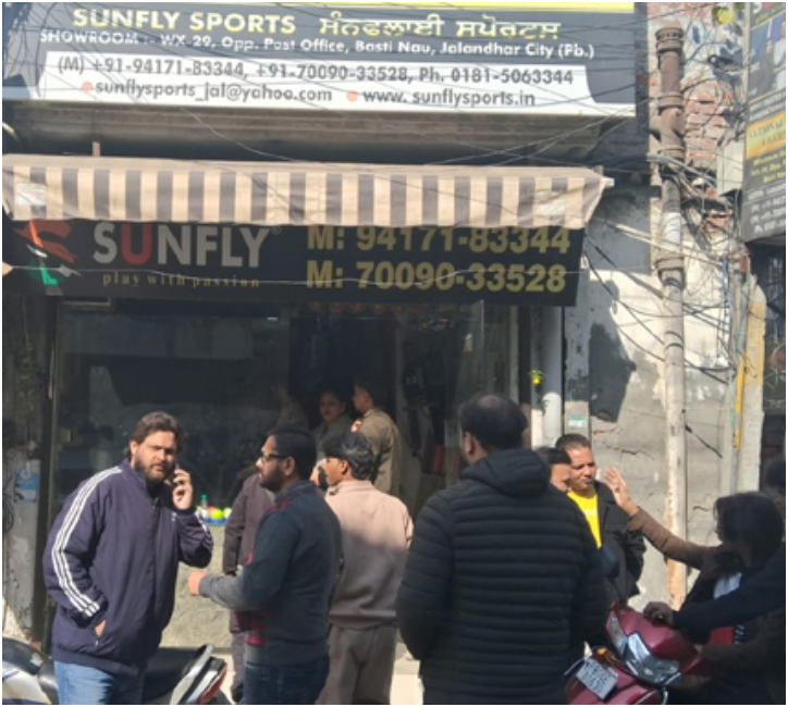 Jalandhar: स्पोर्ट्स मार्केट में चोरी की वारदात Jalandhar: स्पोर्ट्स मार्केट में चोरी की वारदात