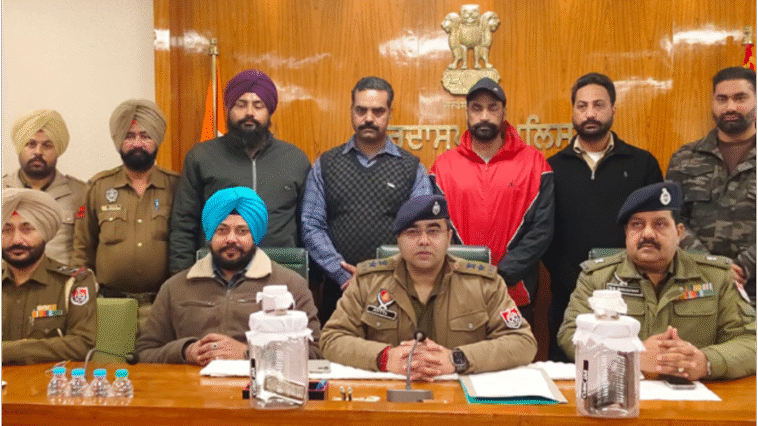 पुलिस ने हथियारों सहित 2 बदमाशों को किया गिरफ्तार