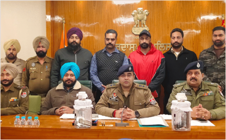 पुलिस ने हथियारों सहित 2 बदमाशों को किया गिरफ्तार