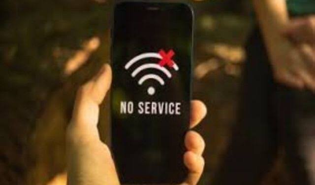 मोबाइल फोन नेटवर्क में आई खराबी