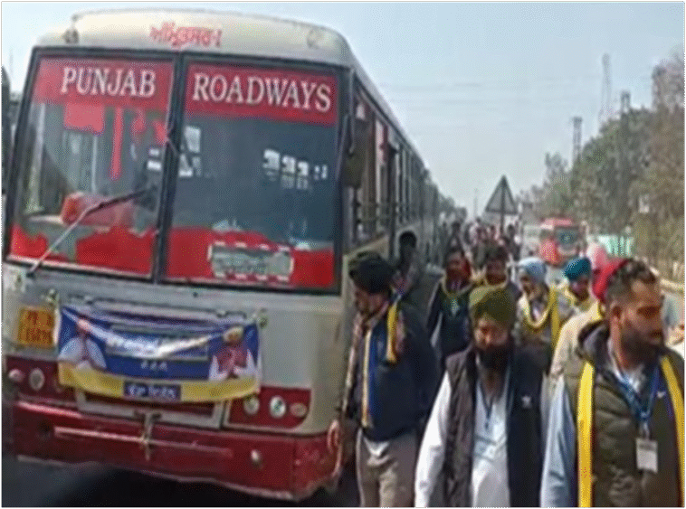 AAP सरकार की रैली में 890 सरकारी बसें?