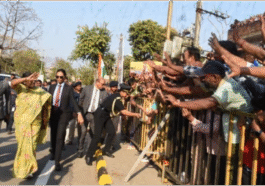 National : सख्त सुरक्षा व्यवस्था के बीच राष्ट्रपति ने रुकवाया काफिला