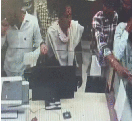 PNB बैंक में दिन-दहाड़े वारदात