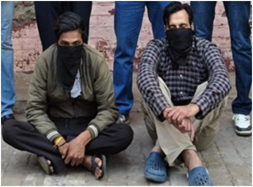 2 आरोपी अवैध हथियारों समेत गिरफ्तार