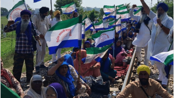 किसानों ने एक बार फिर किया रेलवे ट्रैक जाम