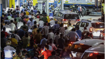 अफवाहों की आग में झुलसे पेट्रोल पंप