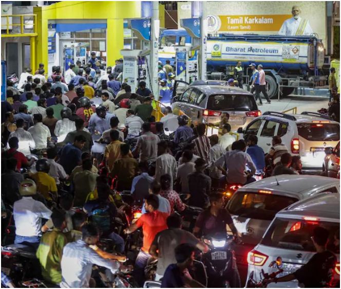 अफवाहों की आग में झुलसे पेट्रोल पंप