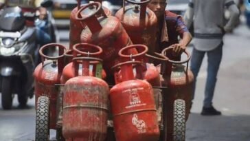 घरेलू रसोई गैस सिलेंडर 60 रुपए महंगा