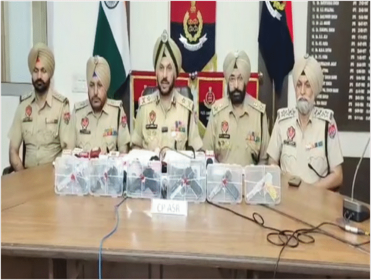 अमृतसर में अवैध हथियार तस्करी मॉड्यूल का भंडाफोड़ अमृतसर में अवैध हथियार तस्करी मॉड्यूल का भंडाफोड़